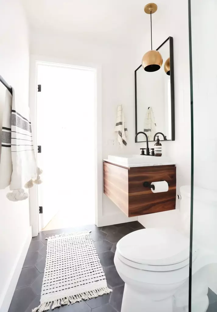 Bera cosina - aménagement salle de bain - dans une petite salle d'eau avec wc - le meuble